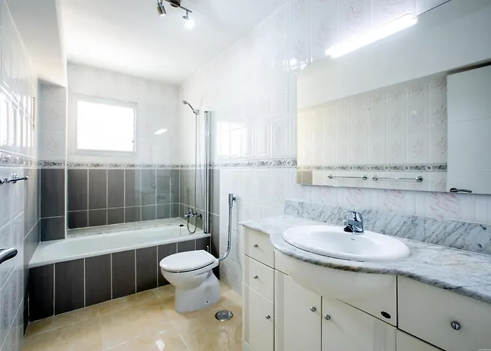 アパート Fabulous New 2 Bedroom In アデヘ