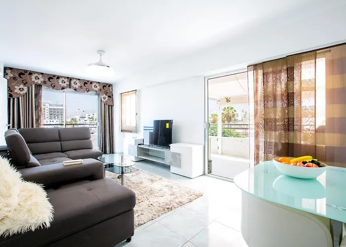 Fabulous New 2 Bedroom In * アデヘ
