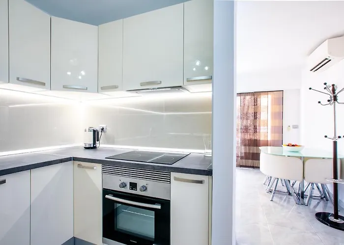 Fabulous New 2 Bedroom In アデヘ